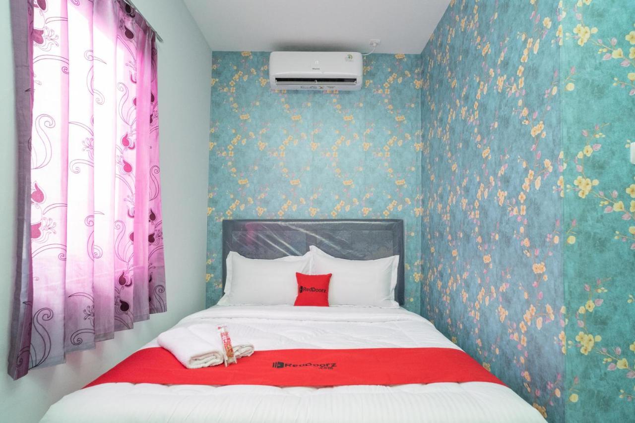 Reddoorz Plus Near Itc Cempaka Mas 2 Giacarta Esterno foto