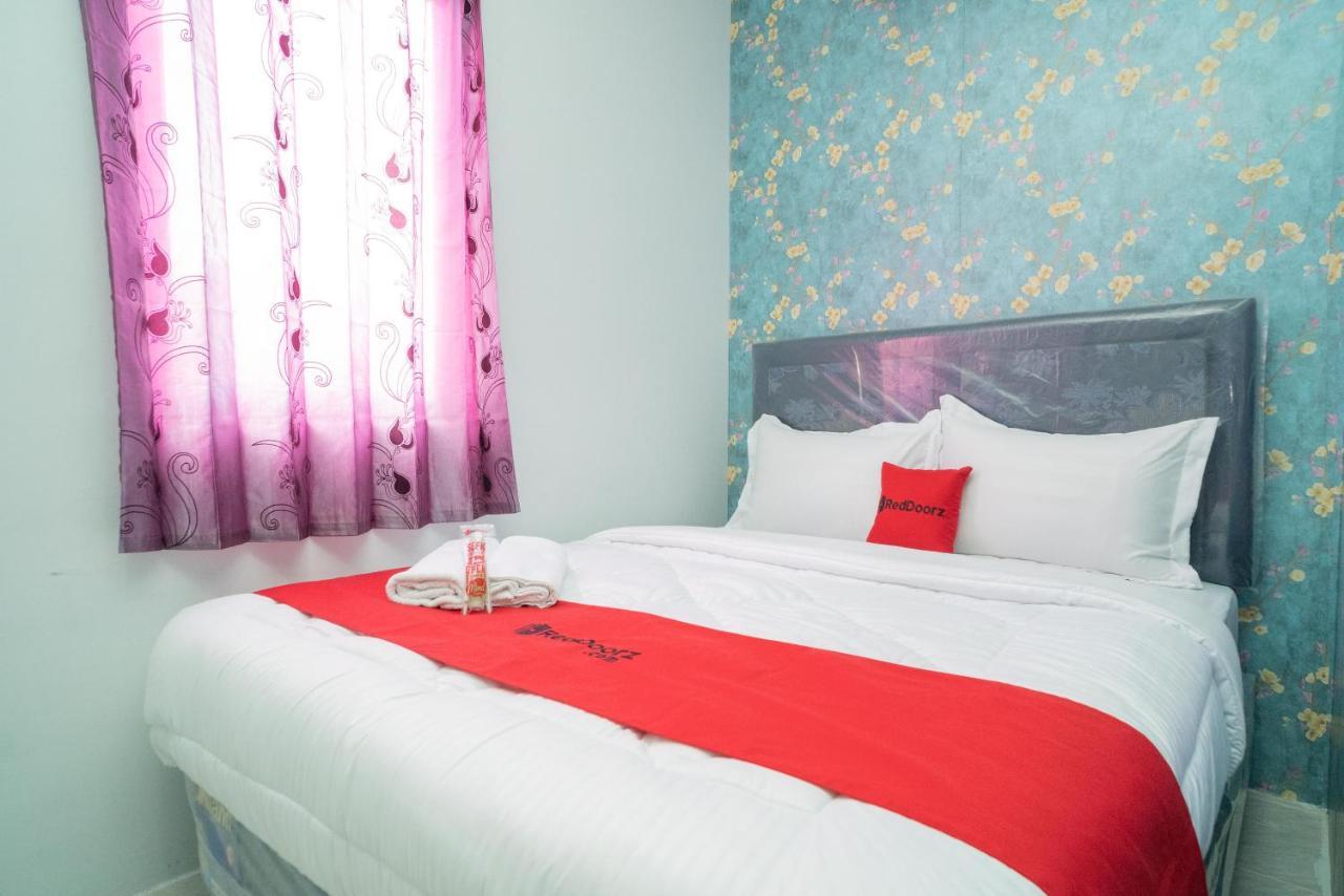 Reddoorz Plus Near Itc Cempaka Mas 2 Giacarta Esterno foto