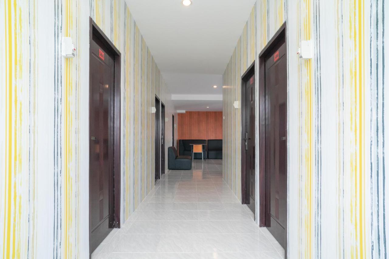 Reddoorz Plus Near Itc Cempaka Mas 2 Giacarta Esterno foto