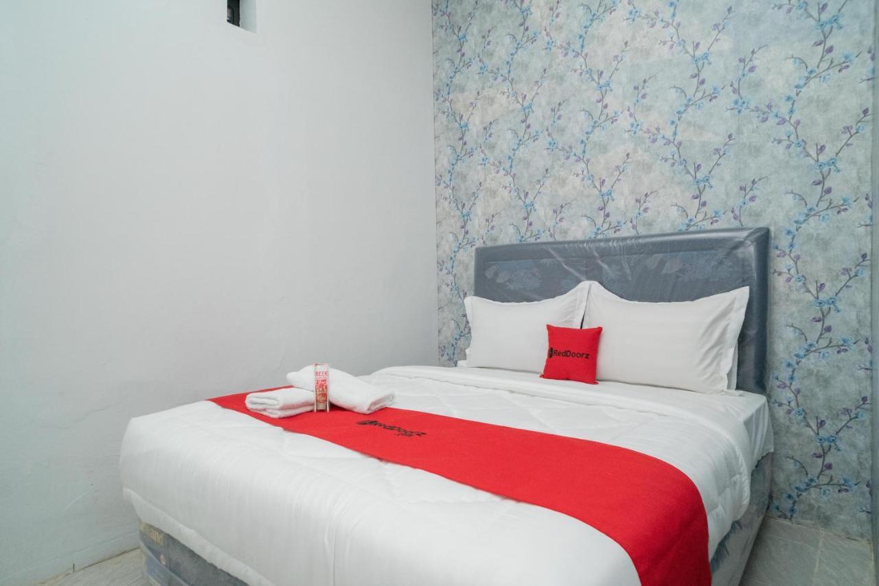 Reddoorz Plus Near Itc Cempaka Mas 2 Giacarta Esterno foto