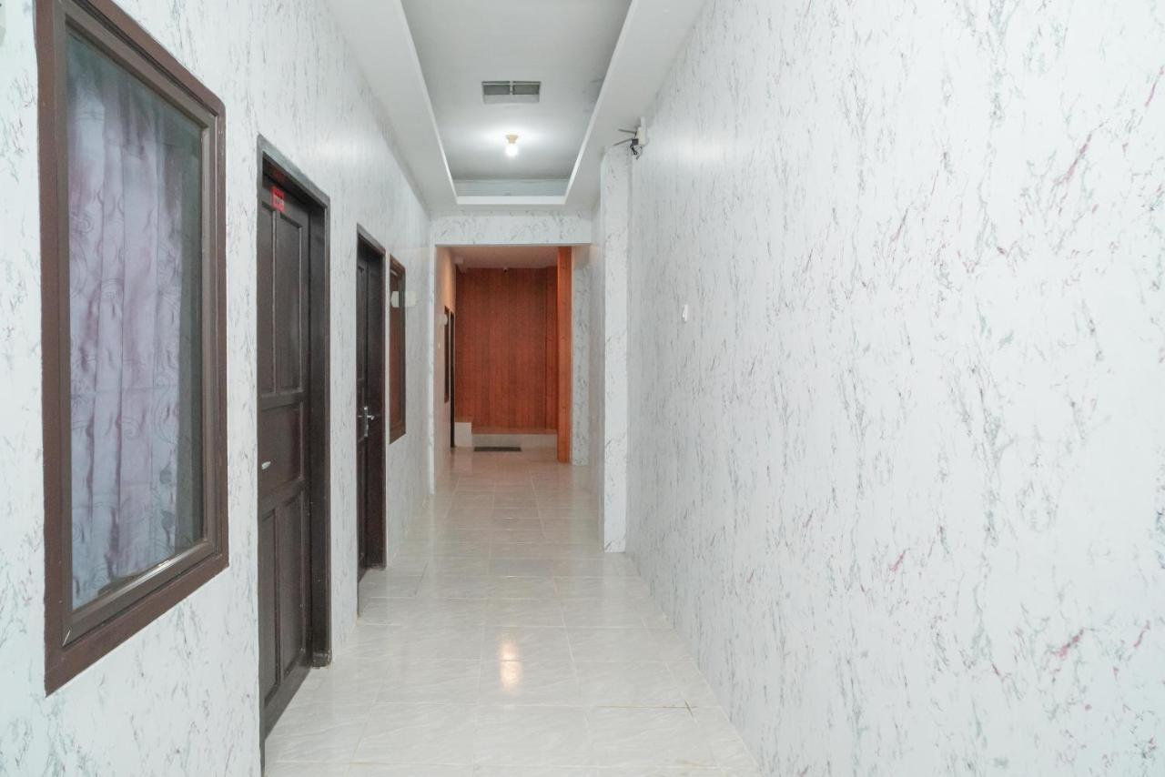 Reddoorz Plus Near Itc Cempaka Mas 2 Giacarta Esterno foto