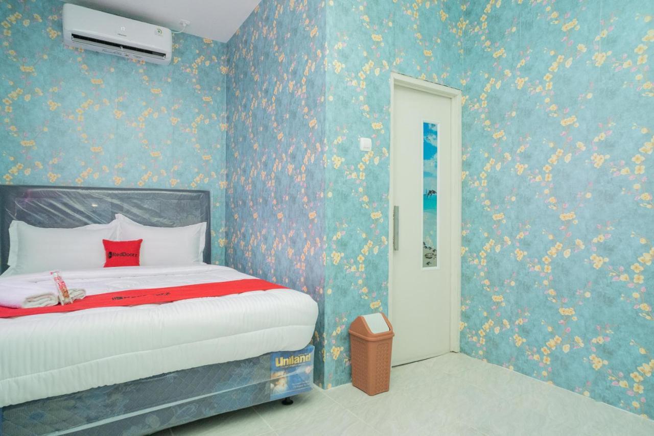 Reddoorz Plus Near Itc Cempaka Mas 2 Giacarta Esterno foto