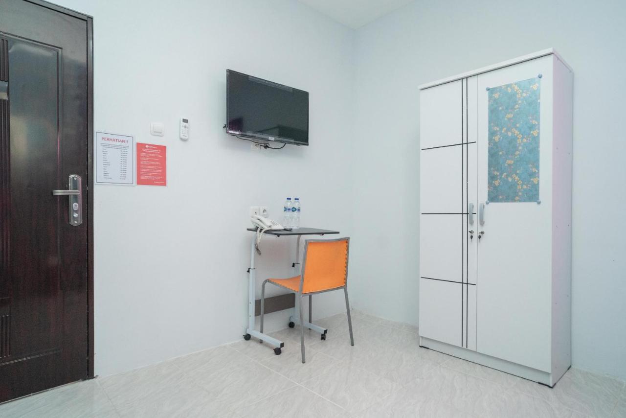 Reddoorz Plus Near Itc Cempaka Mas 2 Giacarta Esterno foto