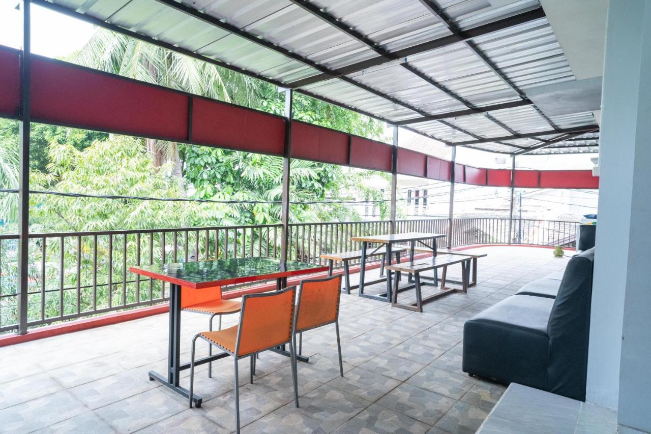 Reddoorz Plus Near Itc Cempaka Mas 2 Giacarta Esterno foto