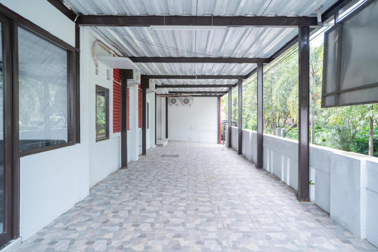 Reddoorz Plus Near Itc Cempaka Mas 2 Giacarta Esterno foto