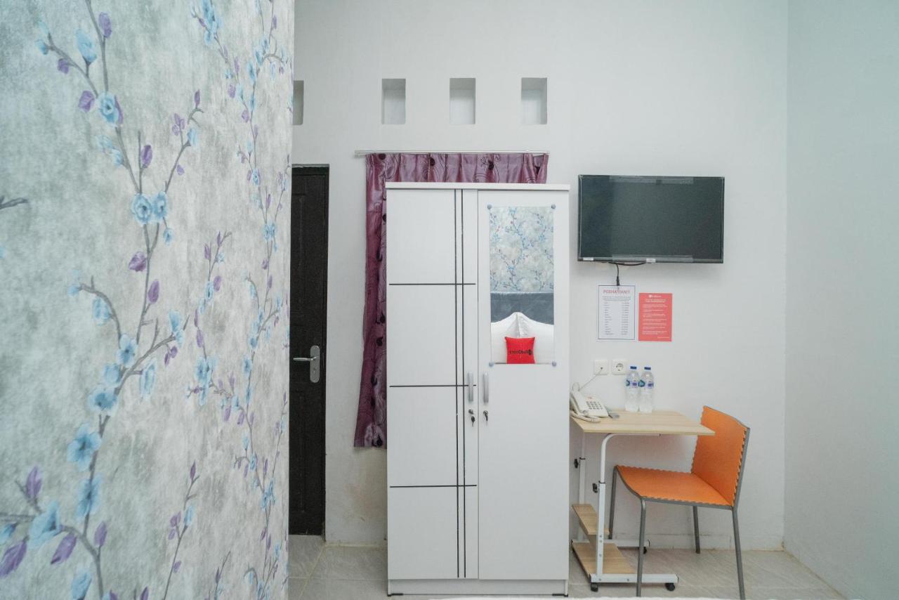 Reddoorz Plus Near Itc Cempaka Mas 2 Giacarta Esterno foto