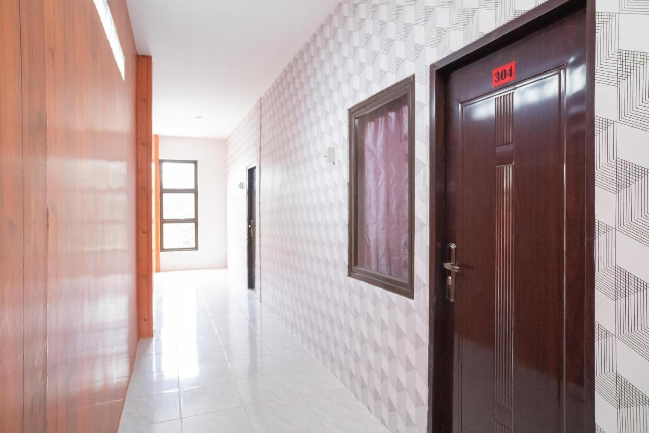 Reddoorz Plus Near Itc Cempaka Mas 2 Giacarta Esterno foto