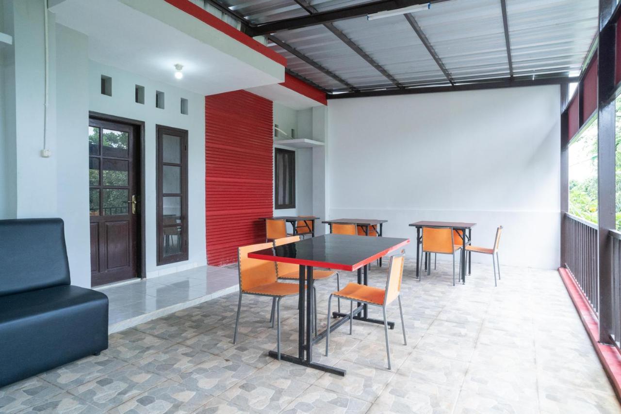 Reddoorz Plus Near Itc Cempaka Mas 2 Giacarta Esterno foto