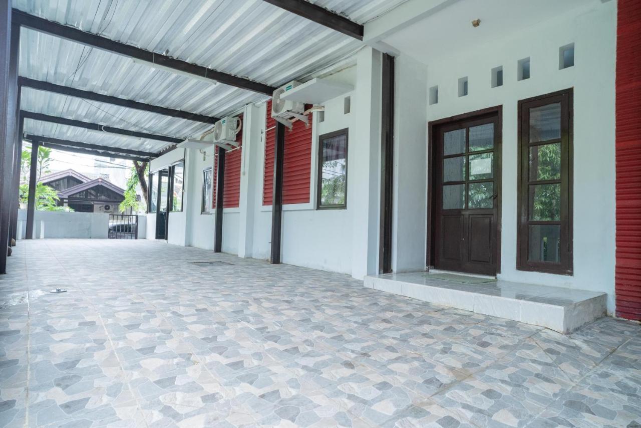 Reddoorz Plus Near Itc Cempaka Mas 2 Giacarta Esterno foto