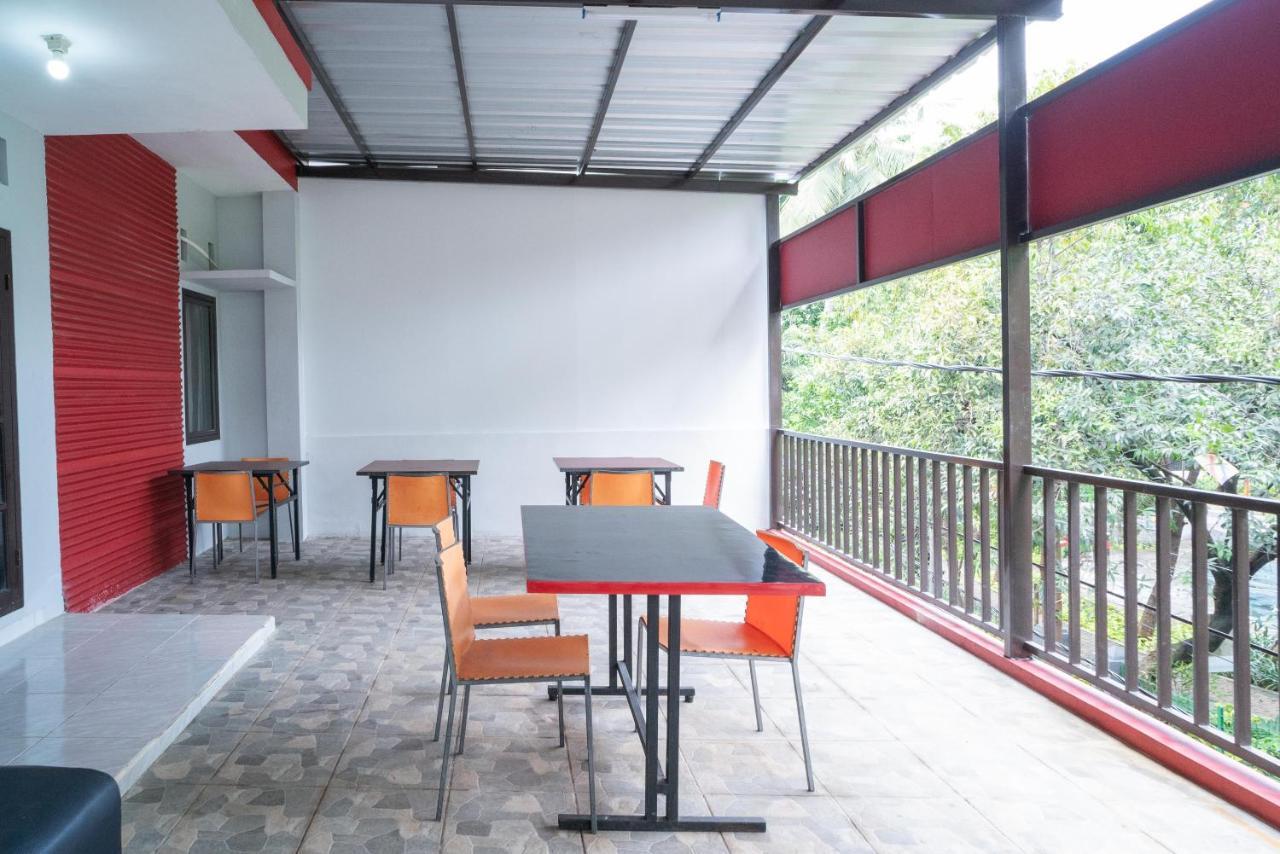 Reddoorz Plus Near Itc Cempaka Mas 2 Giacarta Esterno foto