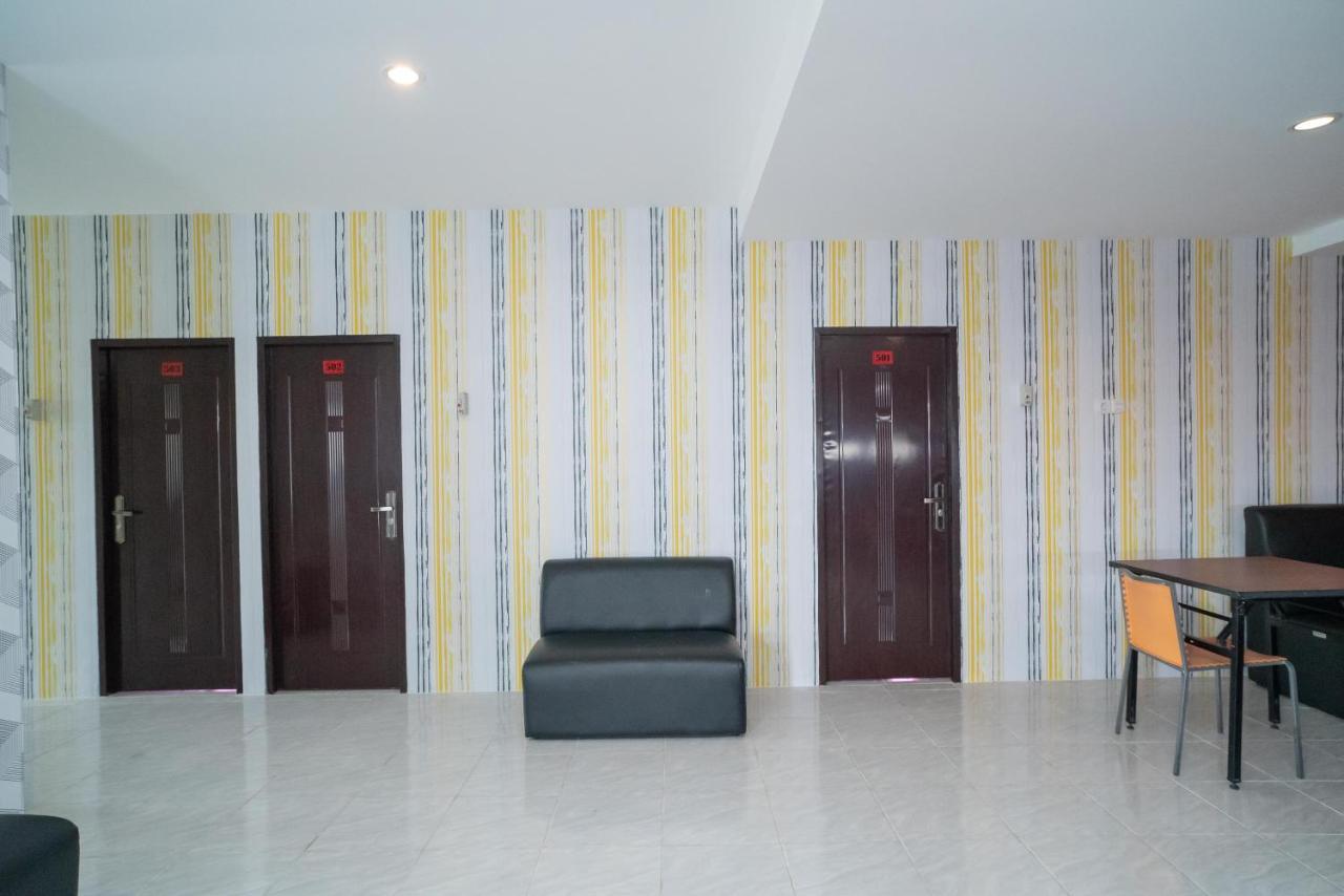 Reddoorz Plus Near Itc Cempaka Mas 2 Giacarta Esterno foto