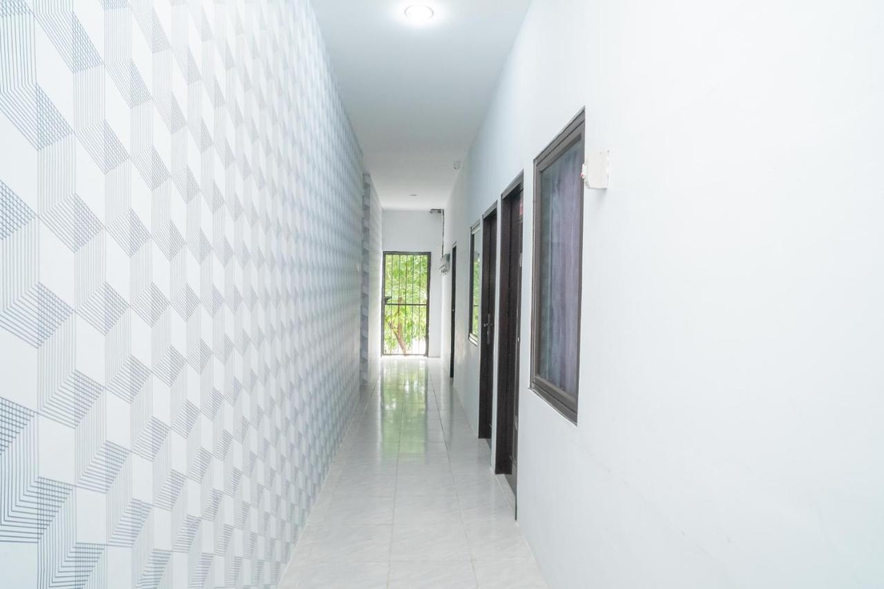 Reddoorz Plus Near Itc Cempaka Mas 2 Giacarta Esterno foto