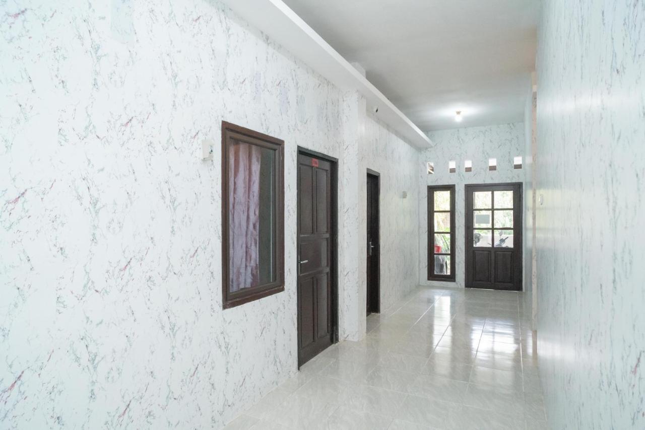 Reddoorz Plus Near Itc Cempaka Mas 2 Giacarta Esterno foto